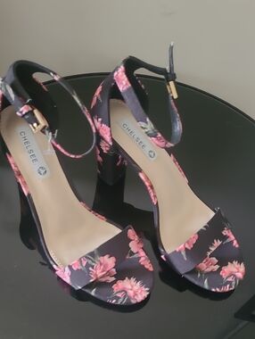 Black Floral Open-Toe Block Heel Sandals with Pink Flowers